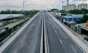 Cầu xoá 'nút cổ chai' ở cửa ngõ TP HCM trước ngày thông xe